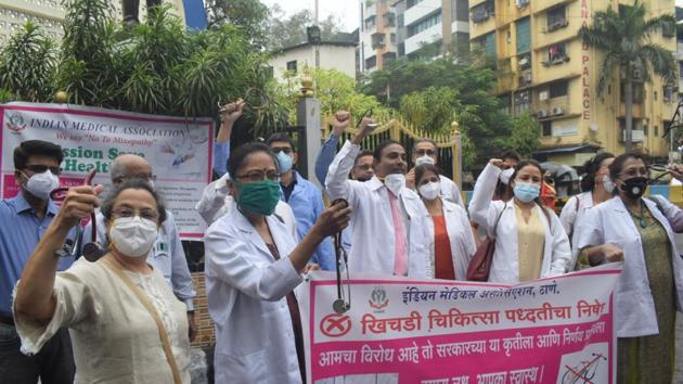 Doctors protest at Court Naka in Thane on Friday as a part of the countrywide IMA strike. (Praful Gangurde/HT Photo) Doctors protest at Court Naka in Thane on Friday as a part of the countrywide IMA strike. (Praful Gangurde/HT Photo)