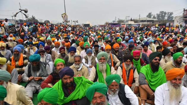 Farmers congregate at Singhu Border during the ongoing protest against the new farm laws, in New Delhi(Sanchit Khanna / Hindustan Times)