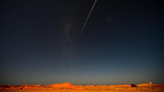 JAXA's Hayabusa-2 probe's sample drop to earth after landing on and gathering material from an asteroid some 300 million kilometres from Earth is seen from Coober Pedy in South Australia on December 6. After six years in space, Japan's Hayabusa-2 probe headed home, but only to drop off its rare asteroid samples before starting a new mission. (Morgan Sette / AFP) JAXA's Hayabusa-2 probe's sample drop to earth after landing on and gathering material from an asteroid some 300 million kilometres from Earth is seen from Coober Pedy in South Australia on December 6. After six years in space, Japan's Hayabusa-2 probe headed home, but only to drop off its rare asteroid samples before starting a new mission. (Morgan Sette / AFP)
