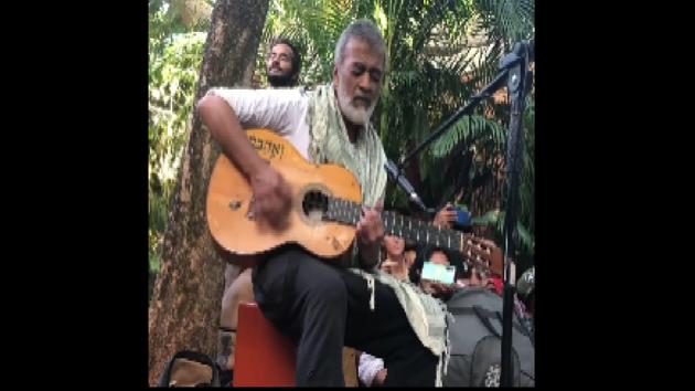 The image shows Lucky Ali playing the guitar.(Instagram/@nafisaalisodhi)