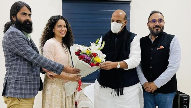 Kangana Ranaut and the team of Tejas met Rajnath Singh on Sunday. Kangana Ranaut and the team of Tejas met Rajnath Singh on Sunday.