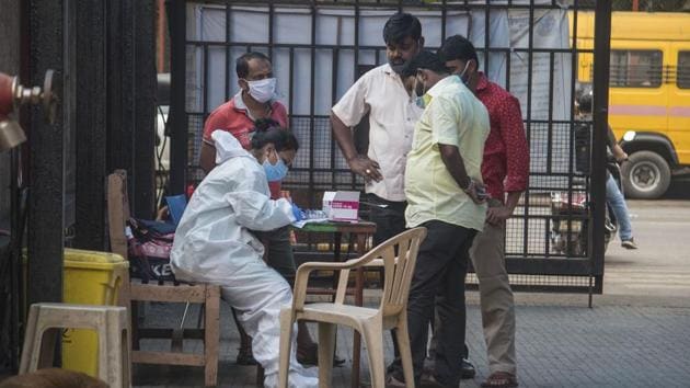 Healthcare worker during swab test of the people. (Pratik Chorge/HT Photo) Healthcare worker during swab test of the people. (Pratik Chorge/HT Photo)