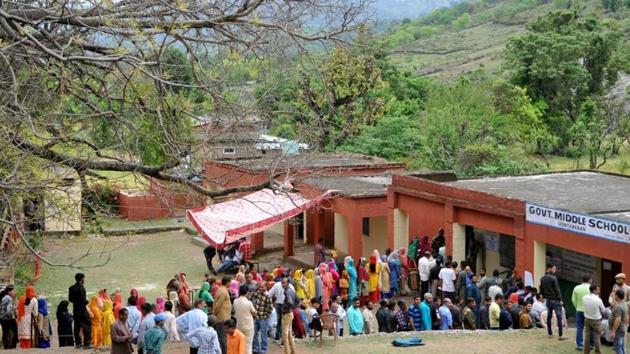 The sixth phase of polling for DDC in Jammu and Kashmir has begun. (HT Photo) The sixth phase of polling for DDC in Jammu and Kashmir has begun. (HT Photo)