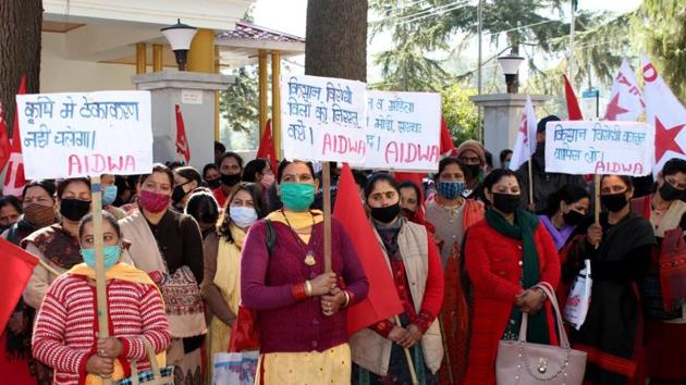 CITU workers during a protest in Kullu district on Monday. (Aqil Khan/HT) CITU workers during a protest in Kullu district on Monday. (Aqil Khan/HT)