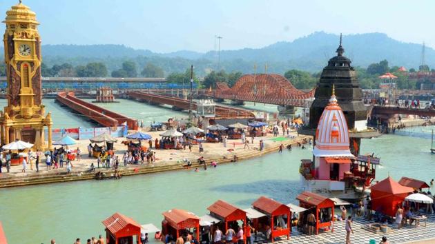 Pilgrims taking a bath at Har-Ki-Pauri in Haridwar. (HT Photo) Pilgrims taking a bath at Har-Ki-Pauri in Haridwar. (HT Photo)