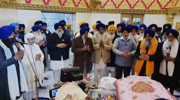 Shiromani Akali Dal president Sukhbir Singh Badal (fourth from left) and other senior leaders besides Shiromani Gurdwara Parbandhak Committee (SGPC) chief Bibi Jagir Kaur attending the bhog ceremony of the akhand path to mark the party’s centenary at Akal Takht in Amritsar on Monday.(Sameer Sehgal/HT)