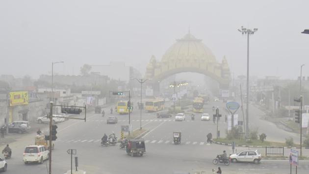 Traffic seen near Golden Gate amid dense fog, in Amritsar on December 14. Dense to very dense fog is predicted in isolated pockets over Punjab, Haryana, Chandigarh, Uttarakhand, northwest Rajasthan and over Uttar Pradesh during the next four days, HT reported. (Sameer Sehgal / HT Photo) 