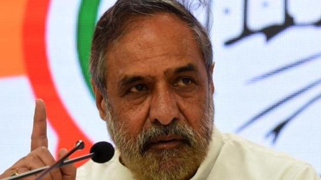 File photo: Congress leader Anand Sharma addresses a press conference.(Mohd Zakir/HT PHOTO)