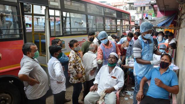Healthcare workers take swab samples from onion and potato vendors for Covid-19 at a Thane market. (File photo) Healthcare workers take swab samples from onion and potato vendors for Covid-19 at a Thane market. (File photo)
