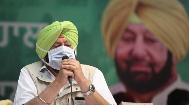 He further alleged that Kejriwal and his party are “busy playing politics” while farmers are sitting outside the national capital for the past 17 days to seek justice.(Sanchit Khanna/HT Photo) He further alleged that Kejriwal and his party are “busy playing politics” while farmers are sitting outside the national capital for the past 17 days to seek justice.(Sanchit Khanna/HT Photo)