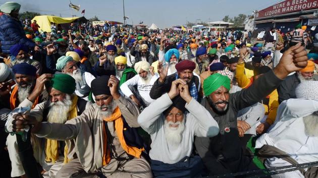 Farmers gather at Singhu border during their sit-in protest against the Centre's farm reform laws, in New Delhi, Monday, Dec. 14, 2020.(PTI)