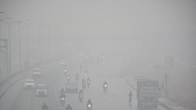 Vehicular traffic seen amid heavy fog on NH9 road in Dasna, Ghaziabad.(Sakib Ali/Hindustan Times) Vehicular traffic seen amid heavy fog on NH9 road in Dasna, Ghaziabad.(Sakib Ali/Hindustan Times)