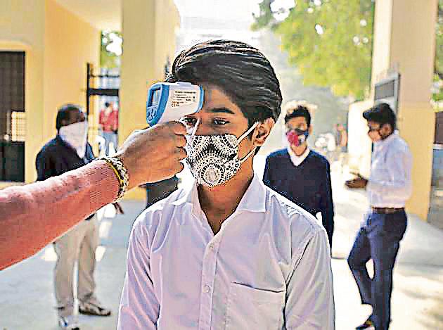 As on Monday, more than 90% schools reopened in Gadchiroli, Osmanabad, Satara, Solapur, Jalgaon and Nanded districts (HT Photo) As on Monday, more than 90% schools reopened in Gadchiroli, Osmanabad, Satara, Solapur, Jalgaon and Nanded districts (HT Photo)
