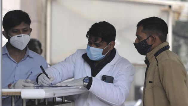 A health worker registers a person people for coronavirus testing, at Sector 30 District Hospital, in Noida (Photo by Sunil Ghosh / Hindustan Times) A health worker registers a person people for coronavirus testing, at Sector 30 District Hospital, in Noida (Photo by Sunil Ghosh / Hindustan Times)
