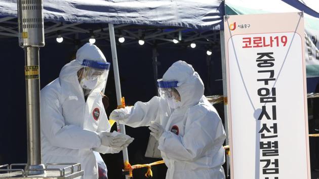 A medical worker carries a sample of a person during a COVID-19 testing at a makeshift clinic in Seoul, South Korea, Monday, Dec. 14, 2020. South Korea was opening dozens of free COVID-19 testing sites in the greater Seoul area, as the country registered additional more than 700 new cases Monday amid a surge in infections. The signs reads; "A makeshift clinic for COVID-19 testing."(AP) A medical worker carries a sample of a person during a COVID-19 testing at a makeshift clinic in Seoul, South Korea, Monday, Dec. 14, 2020. South Korea was opening dozens of free COVID-19 testing sites in the greater Seoul area, as the country registered additional more than 700 new cases Monday amid a surge in infections. The signs reads; "A makeshift clinic for COVID-19 testing."(AP)