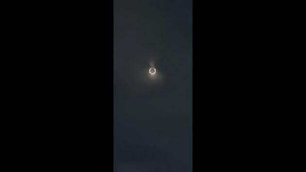 The image shows the last solar eclipse of 2020.(Twitter/@_yuuru)