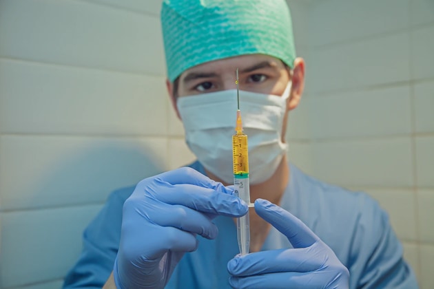 Health care workers in the US rollup their sleeves for the first Covid-19 shots in hope that an all-out vaccination effort can defeat the coronavirus.(Unsplash) Health care workers in the US rollup their sleeves for the first Covid-19 shots in hope that an all-out vaccination effort can defeat the coronavirus.(Unsplash)