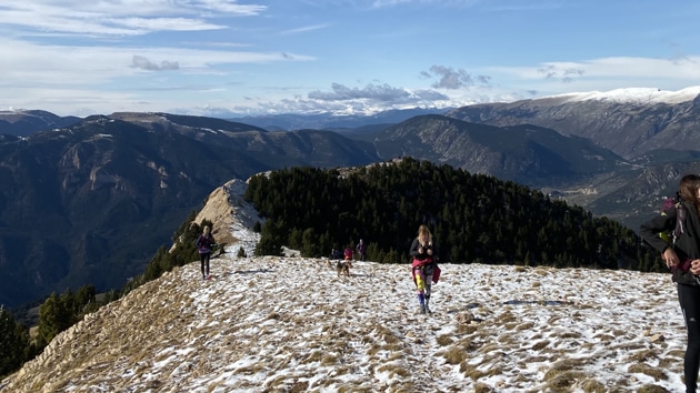 Skiers hit the slopes of Catalonia for the first time in this season after the Spanish region eased coronavirus restrictions.(Unsplash) Skiers hit the slopes of Catalonia for the first time in this season after the Spanish region eased coronavirus restrictions.(Unsplash)