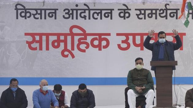 Delhi CM Arvind Kejriwal addresses the gathering in presence of other senior AAP leaders during a Community Fasting in solidarity with protesting farmers, at AAP party office in DDU Marg, New Delhi on Monday. (Vipin Kumar/HT PHOTO) Delhi CM Arvind Kejriwal addresses the gathering in presence of other senior AAP leaders during a Community Fasting in solidarity with protesting farmers, at AAP party office in DDU Marg, New Delhi on Monday. (Vipin Kumar/HT PHOTO)