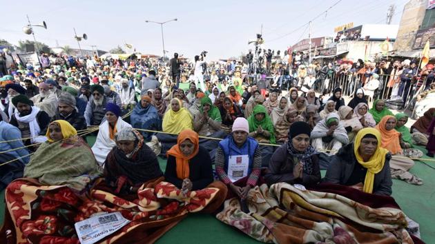 Farmers congregate during a protest against the new farm laws at Singhu (Delhi-Haryana Border) near New Delhi on Monday.(Sanjeev Verma/HT PHOTO) Farmers congregate during a protest against the new farm laws at Singhu (Delhi-Haryana Border) near New Delhi on Monday.(Sanjeev Verma/HT PHOTO)