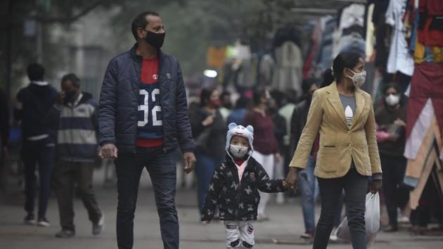 People out at Janpath Market on a cold day in New Delhi. (Vipin Kumar/HT PHOTO) People out at Janpath Market on a cold day in New Delhi. (Vipin Kumar/HT PHOTO)
