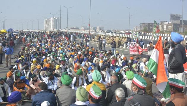 Farmers congregate during one-day hunger strike as a mark of protest against the new farm laws, at Ghazipur (Delhi-UP border) on Monday. (Sakib Ali/HT Photo) Farmers congregate during one-day hunger strike as a mark of protest against the new farm laws, at Ghazipur (Delhi-UP border) on Monday. (Sakib Ali/HT Photo)