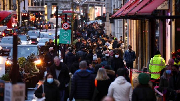 People walk along Regent Street, amid the coronavirus pandemic, in London on December 14, 2020.(REUTERS) People walk along Regent Street, amid the coronavirus pandemic, in London on December 14, 2020.(REUTERS)