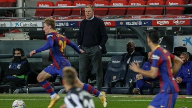 Barcelona's head coach Ronald Koeman watches the match during the Spanish La Liga soccer match between FC Barcelona and Levante at the Camp Nou stadium in Barcelona, Spain, Sunday, Dec. 13, 2020. (AP Photo/Joan Monfort)(AP)