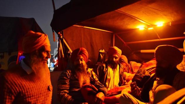 Farmers rest in their tractor trolleys while camped at Singhu border. (Sanchit Khanna /HT photo) Farmers rest in their tractor trolleys while camped at Singhu border. (Sanchit Khanna /HT photo)