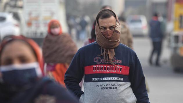 Commuters wearing face masks and winter clothing out on a cold morning at Azadpur in New Delhi on December 15. According to IMD, a cold day or severe cold day is based on two parameters—a minimum temperature under 10 degrees Celsius, maximum temperature 4.5 degrees Celsius or 6.4 degrees Celsius below normal respectively. (Sanchit Khanna / HT Photo) Commuters wearing face masks and winter clothing out on a cold morning at Azadpur in New Delhi on December 15. According to IMD, a cold day or severe cold day is based on two parameters—a minimum temperature under 10 degrees Celsius, maximum temperature 4.5 degrees Celsius or 6.4 degrees Celsius below normal respectively. (Sanchit Khanna / HT Photo)
