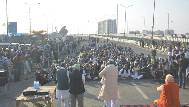 Bharatiya Kisan Union (BKU) leader Rakesh Tikait addresses the gathering during the ongoing protest against the new farm laws at Ghazipur (Delhi-UP border) near Ghaziabad, India, on Wednesday, December 16, 2020. (Photo by Sakib Ali /Hindustan Times)