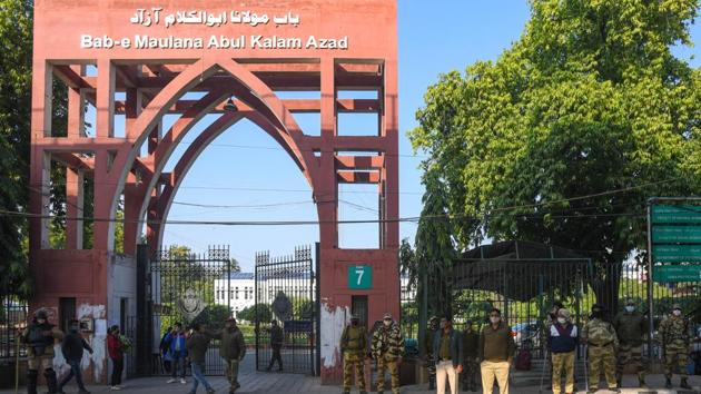 Security personnel outside Jamia Millia Islamia University in New Delhi on Monday.(Amal KS/HT PHOTO)