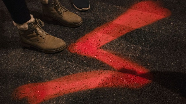 Prosecutors have opened an investigation into whether the Polish flag was publicly insulted after a family in Warsaw hung a flag from their balcony combined with a lightning bolt, a symbol for women’s rights in Poland.(Yahoo) Prosecutors have opened an investigation into whether the Polish flag was publicly insulted after a family in Warsaw hung a flag from their balcony combined with a lightning bolt, a symbol for women’s rights in Poland.(Yahoo)