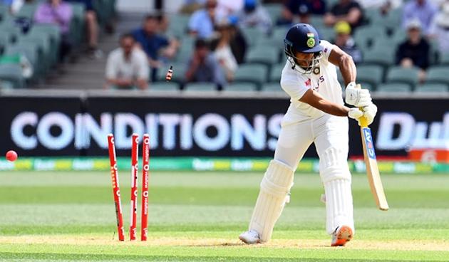 Mayank Agarwal scored 17 off 40 before Pat Cummins exploited his ‘gate’ (Getty)