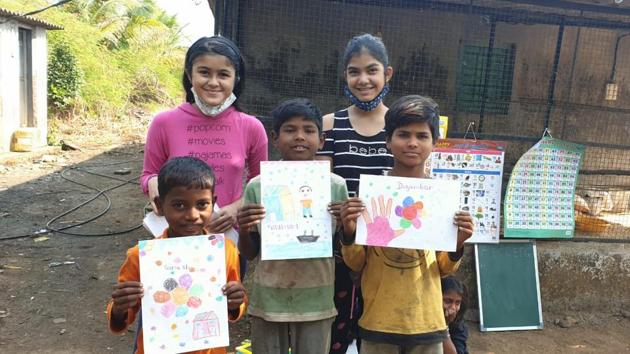 Divija Darekar and Sejal Pawar (top) with the migrant workers’ children they are teaching. (HT Photo) Divija Darekar and Sejal Pawar (top) with the migrant workers’ children they are teaching. (HT Photo)