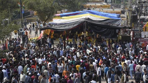 People gathered at the epicentre of the Shaheen Bagh protest site on March 1. Most traders told HT they do not expect a “spontaneous” gathering of locals again, at least not in Shaheen Bagh. Delhi Police, however, have a different take on the protest. They have alleged that the protest was not spontaneous but one planned and funded by those later involved in the 2020 Delhi riots. The residents and others involved in the protest deny this contention. (Burhaan Kinu /HT Archive)