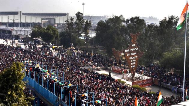 A massive crowd at the Shaheen Bagh sit-in on January 26. For 101 days the road, blocked by anti-CAA protesters, became a symbol of resistance to the government’s new law which replaced the Citizenship Act, 1955, to fast-track the grant of Indian citizenship to members of the Hindu, Sikh, Buddhist, Jain, Parsi and Christian communities from Afghanistan, Bangladesh and Pakistan. (HT Archive)