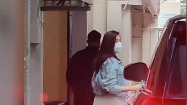 Anushka Sharma was spotted in Mumbai on Thursday.(Varinder Chawla) Anushka Sharma was spotted in Mumbai on Thursday.(Varinder Chawla)