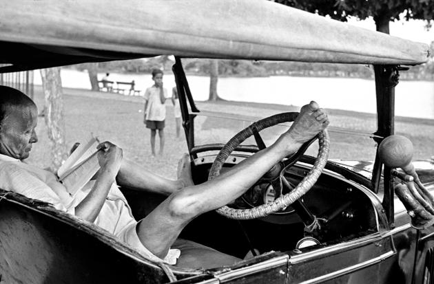 Reading, the best way to lose yourself: Sprawled out with a book, Kolkata, 1962. (Mario De Biasi/Mondadori via Getty Images) Reading, the best way to lose yourself: Sprawled out with a book, Kolkata, 1962. (Mario De Biasi/Mondadori via Getty Images)