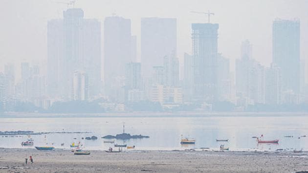 The city recorded an air quality index (AQI)—a pollutant measuring indicator—of 218 on Friday, falling in the poor quality category.(HT PHOTO.) The city recorded an air quality index (AQI)—a pollutant measuring indicator—of 218 on Friday, falling in the poor quality category.(HT PHOTO.)