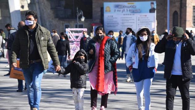 Weather was mostly sunny throughout the state on Saturday (Deepak Sansta/HT) Weather was mostly sunny throughout the state on Saturday (Deepak Sansta/HT)
