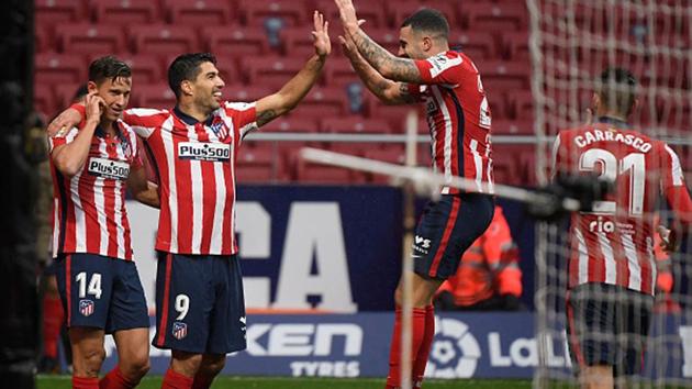 Atletico Madrid’s Uruguayan forward Luis Suarez (C) celebrates his second goal.(Getty Images)