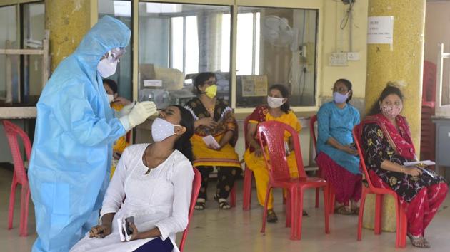Municipal medical staff screening government employees for coronavirus infection at Churchgate in Mumbai on December 17. The viral disease that began in Wuhan, China, a year ago has infected at least 75 million people around the world and killed at least 1.7 million people. One in every eight people infected with the Sars-CoV-2 virus, which causes Covid-19, is from India, but the country fares better in terms of deaths. (Anshuman Poyrekar / HT Photo) 