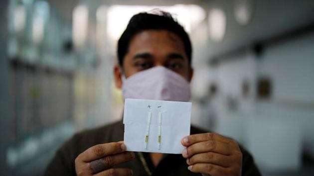 Debojyoti Chakraborty, senior scientist, at the Council of Scientific and Industrial Research (CSIR) Institute of Genomics and Integrative Biology, shows the coronavirus disease (Covid-19) tests results done by 'Feluda' paper strips based test developed by CSIR, in New Delhi.(Reuters Photo) Debojyoti Chakraborty, senior scientist, at the Council of Scientific and Industrial Research (CSIR) Institute of Genomics and Integrative Biology, shows the coronavirus disease (Covid-19) tests results done by 'Feluda' paper strips based test developed by CSIR, in New Delhi.(Reuters Photo)