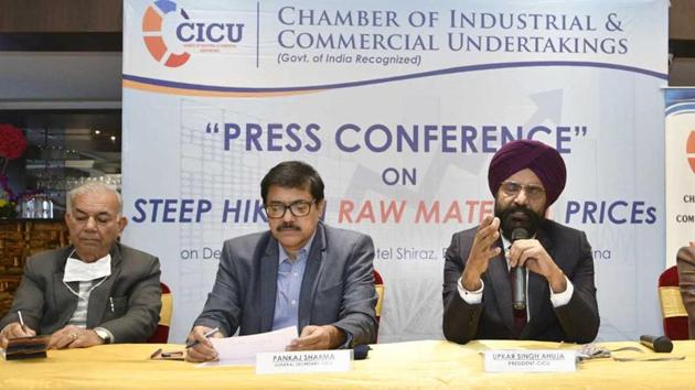 Chamber of Industrial and Commercial Undertakings president Upkar Singh Ahuja addressing the media in Ludhiana on Saturday.(Gurpreet Singh/HT)