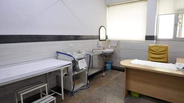 The death took place two days back and later 20 people with symptoms, mild diaorrhea and fever, were admitted in various hospitals. Most of the infected were people who came in direct contact with the deceased. (Image used for representation).(HT PHOTO.) The death took place two days back and later 20 people with symptoms, mild diaorrhea and fever, were admitted in various hospitals. Most of the infected were people who came in direct contact with the deceased. (Image used for representation).(HT PHOTO.)