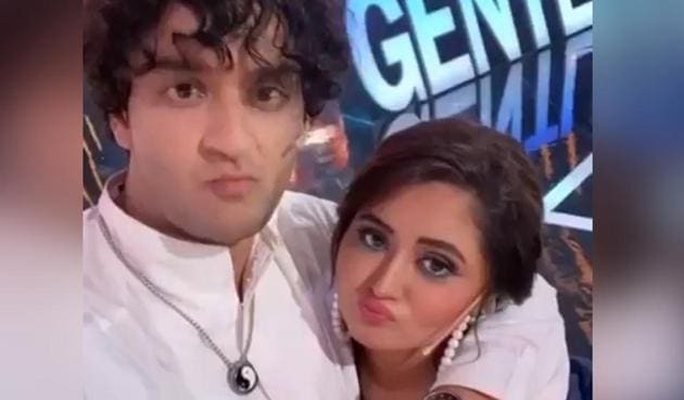 Vikas Gupta thanked Rashami Desai for her support.