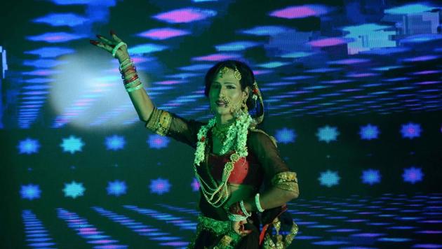 A participant at the fashion show for transgenders held in Ulhasnagar on Friday.(Rishikesh Choudhary/HT)