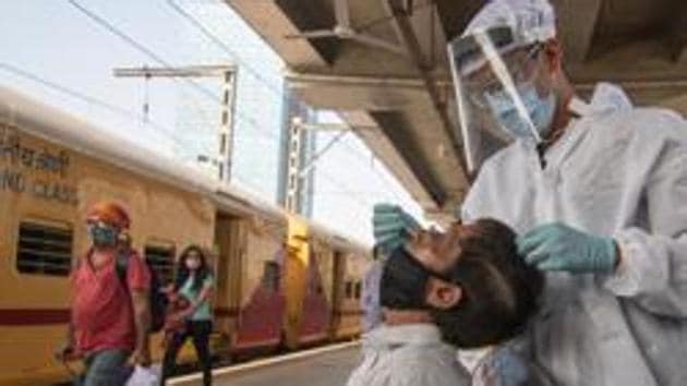 Mortality rates increased with each decade of life with the highest mortality, 34 per cent, among those aged 80 and older. (Pratik Chorge/Hindustan Times)