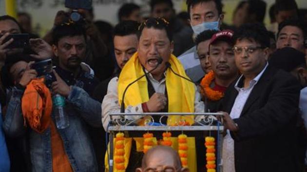 The Darjeeling Chronicle MAHAYUDH OR MAHA-CON? Writes: Anmole Prasad One  Cannot Help Musing On Another Can Of Worms That The Gorkha Janmukti Has  Opened Through Amar Rai, Its Candidate In Darjeeling